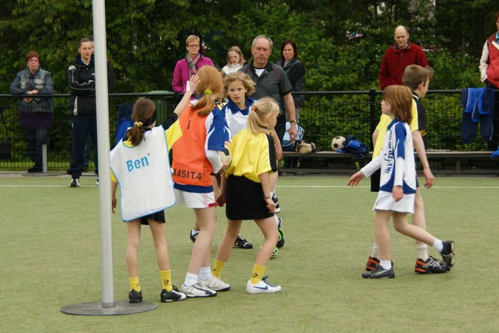 Korfbal E2  8 mei 2010 .JPG